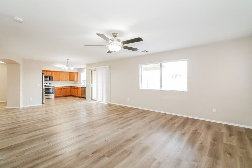 8622 S 50th Ln - Photo 6 of 17