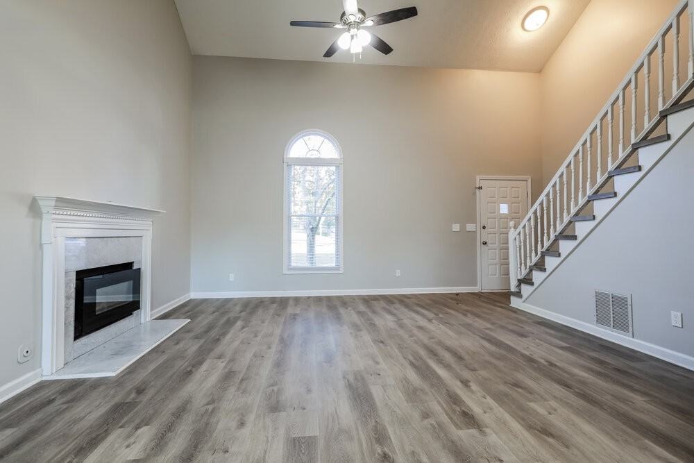 2104 Watercrest Cir - Photo 4 of 17