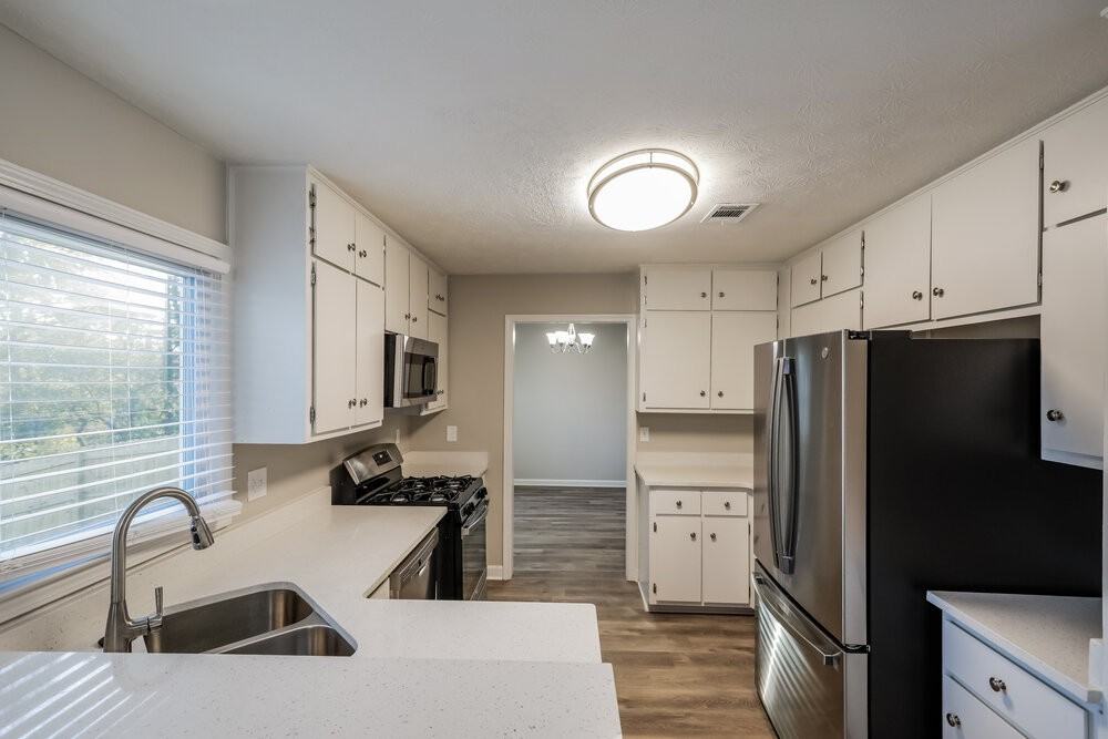 2104 Watercrest Cir - Photo 7 of 17