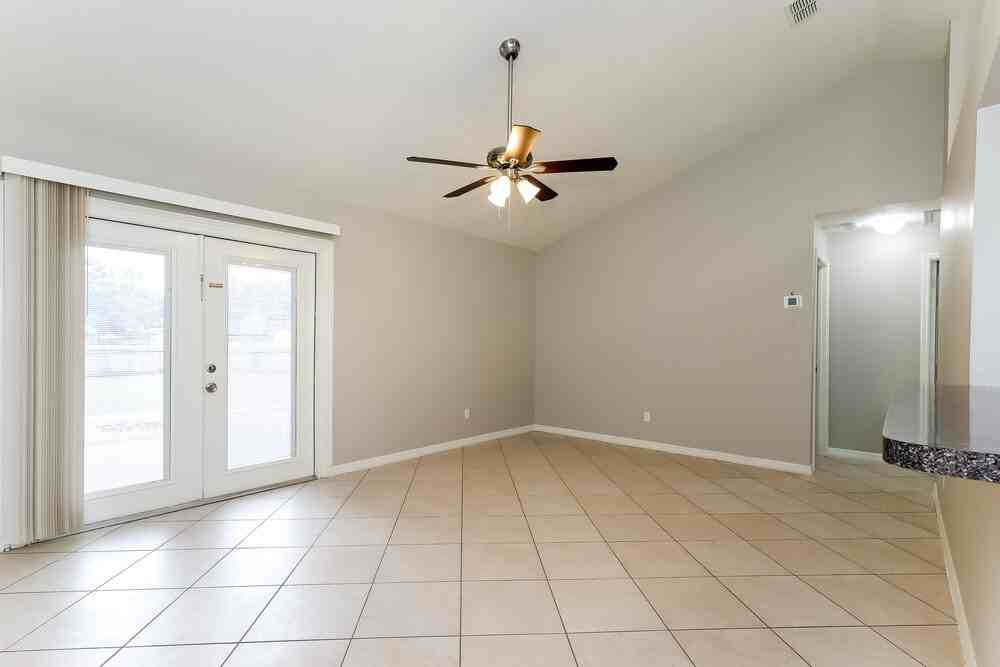 710 Kenmoore Ct - Photo 5 of 16