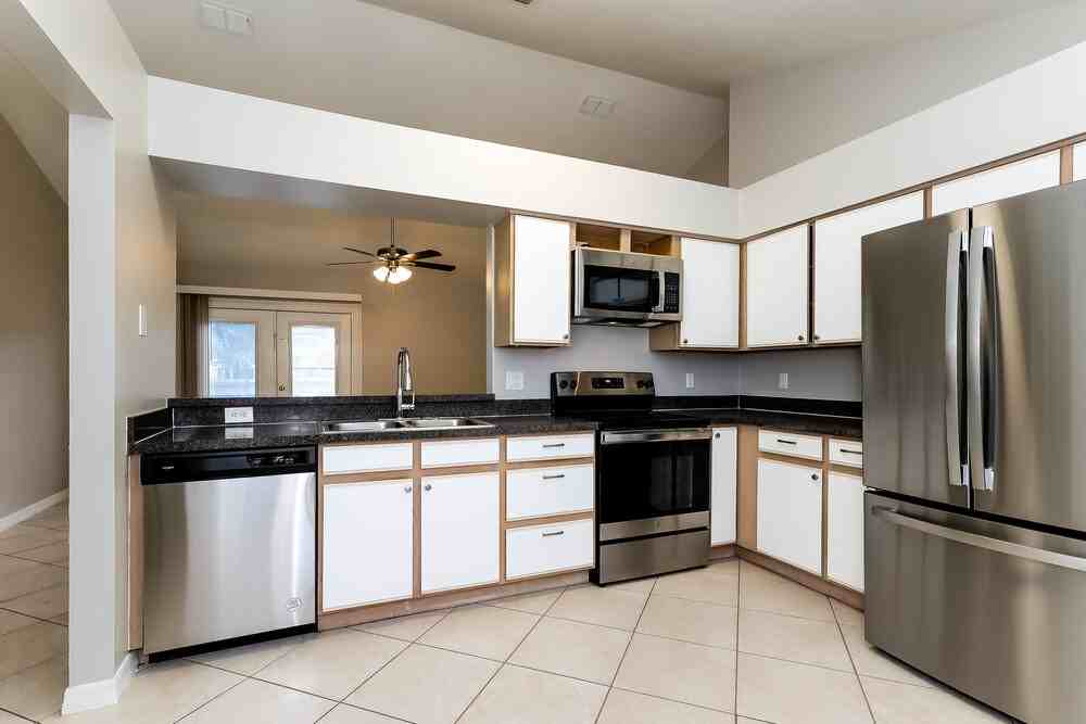 710 Kenmoore Ct - Photo 7 of 16