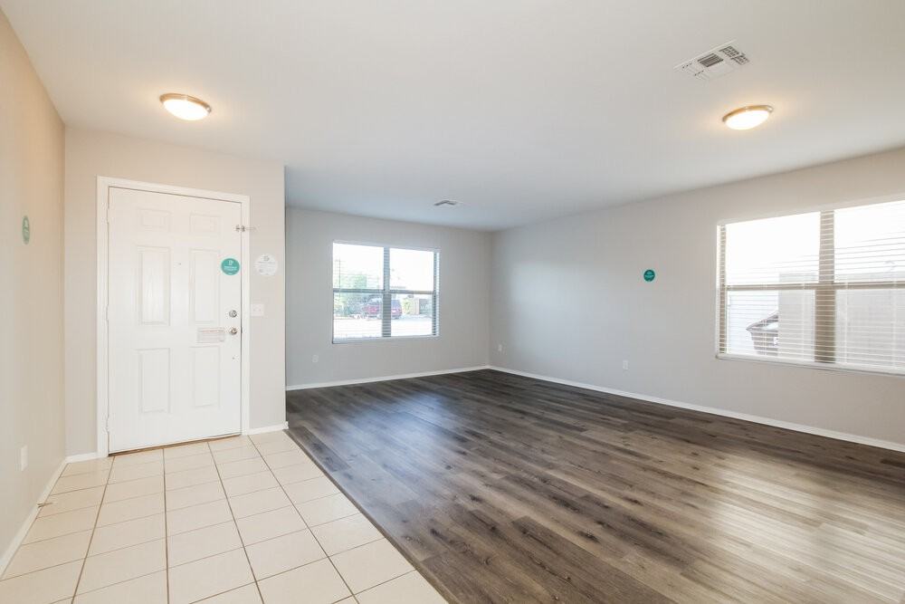 8211 W Mission Ln - Photo 3 of 16