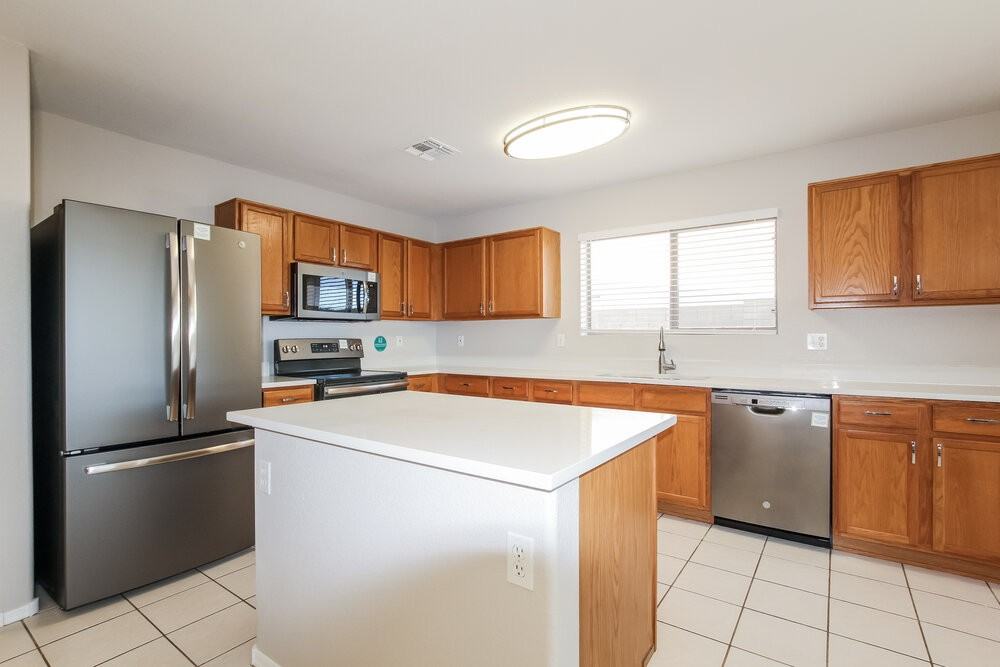 8211 W Mission Ln - Photo 6 of 16