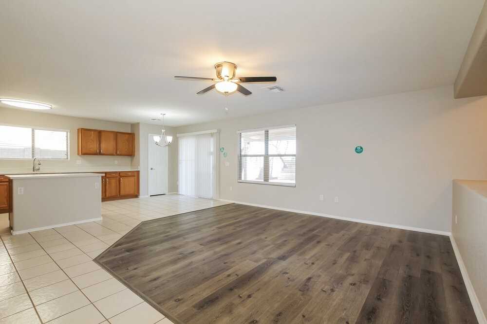 8211 W Mission Ln - Photo 7 of 16