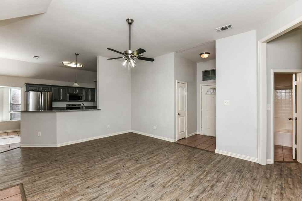6601 Rockdale Rd - Photo 4 of 16
