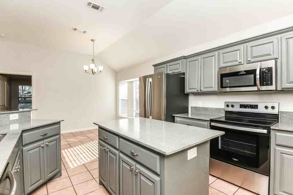 6601 Rockdale Rd - Photo 7 of 16