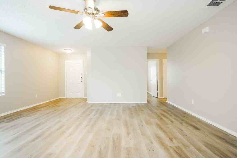 7820 Whitney Ln - Photo 5 of 16