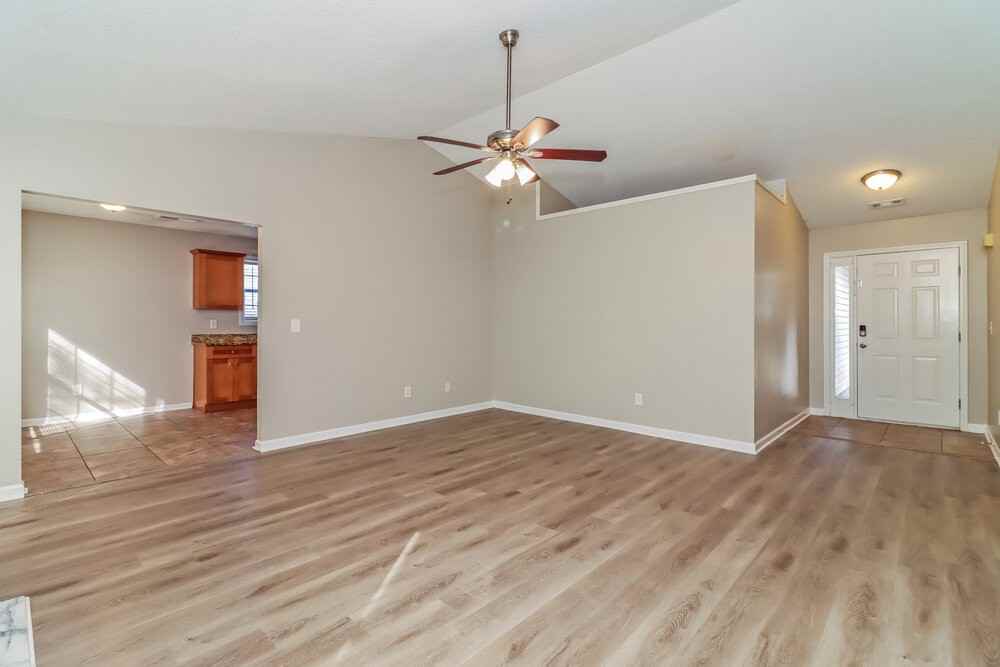 702 Shoal Cir - Photo 5 of 16