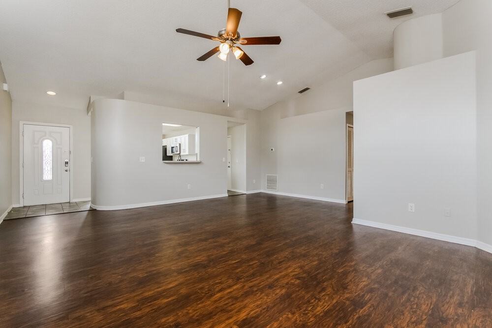 2900 Dickens Cir - Photo 5 of 16