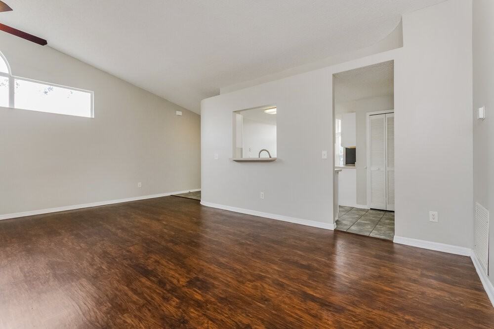 2900 Dickens Cir - Photo 6 of 16