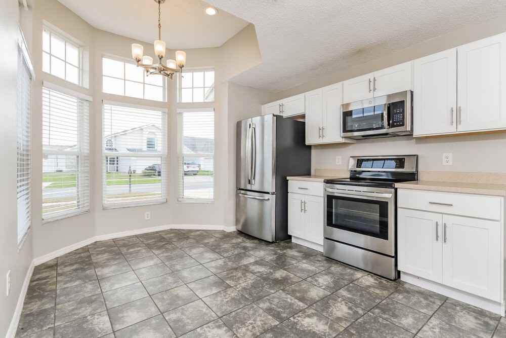 2900 Dickens Cir - Photo 7 of 16