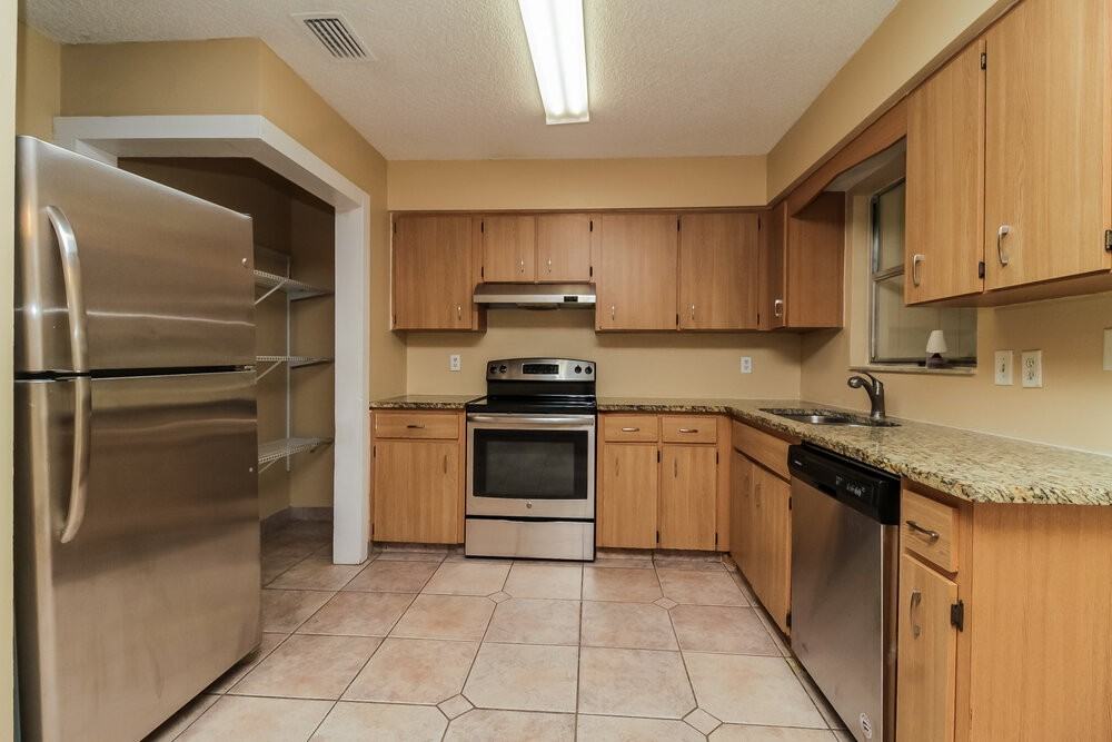 3341 Sky St - Photo 7 of 25