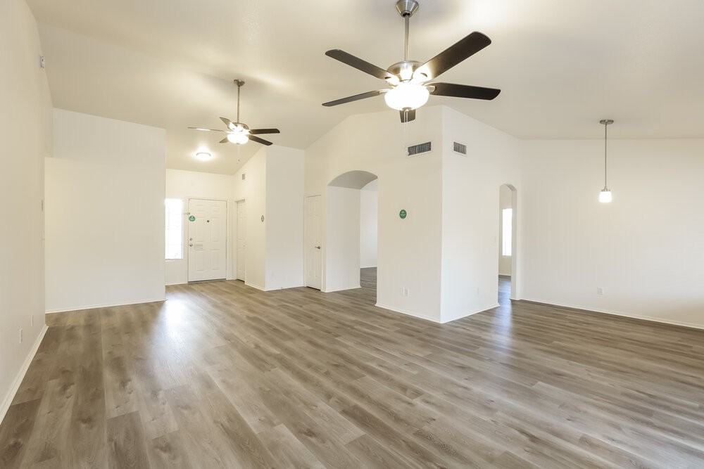 7530 W Luke Ave - Photo 4 of 16