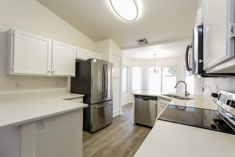 7530 W Luke Ave - Photo 7 of 16