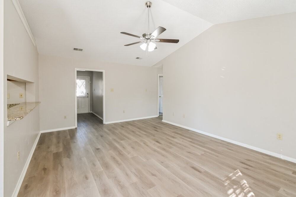7184 Brandee Dr - Photo 4 of 16