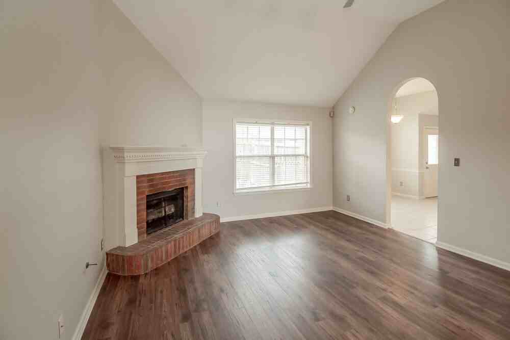 7643 Shadow Hills Dr - Photo 2 of 14