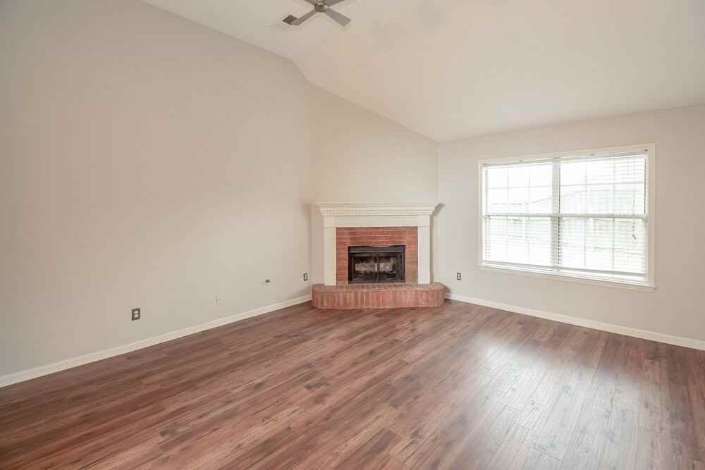 7643 Shadow Hills Dr - Photo 3 of 14