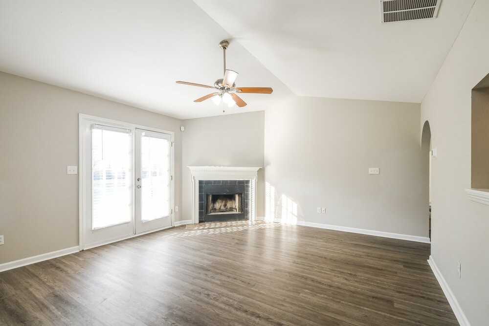 2604 Lullwater Ln - Photo 3 of 15