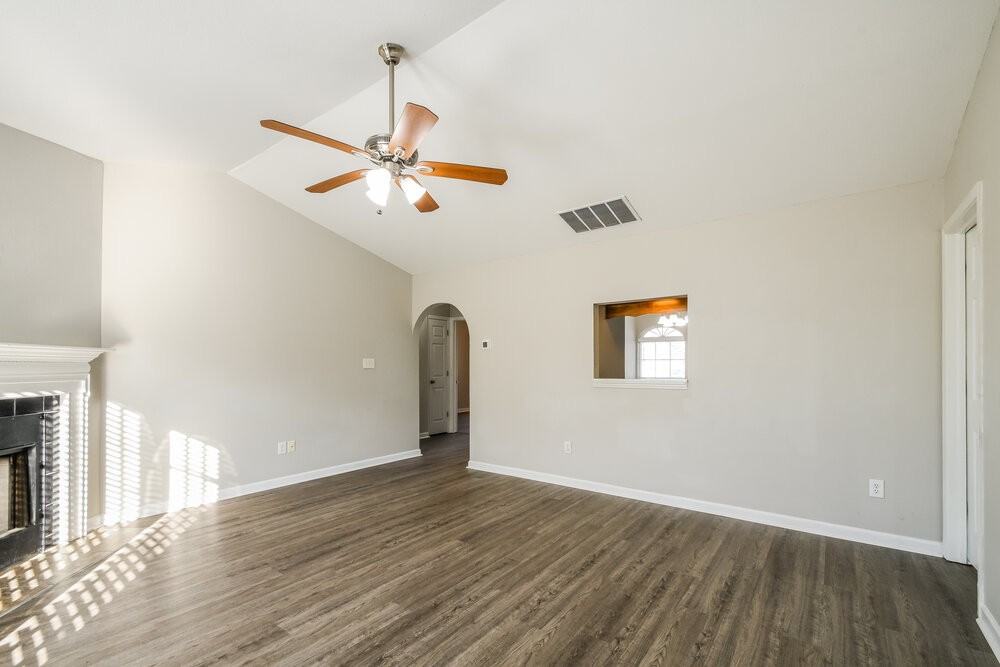 2604 Lullwater Ln - Photo 5 of 15