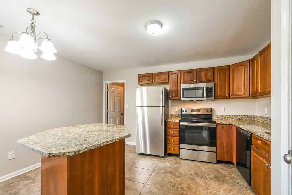 2604 Lullwater Ln - Photo 6 of 15