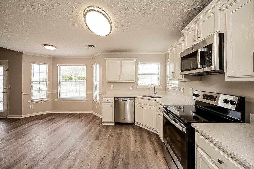 1375 Lafayette Sq - Photo 7 of 17