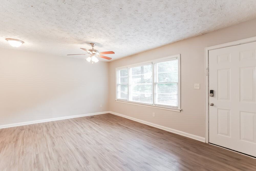 2517 Old Colony Rd - Photo 3 of 16
