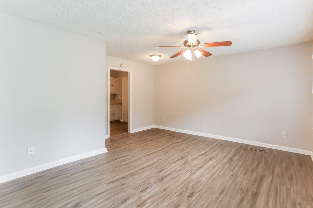 2517 Old Colony Rd - Photo 4 of 16