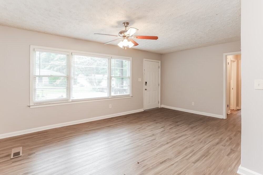 2517 Old Colony Rd - Photo 5 of 16