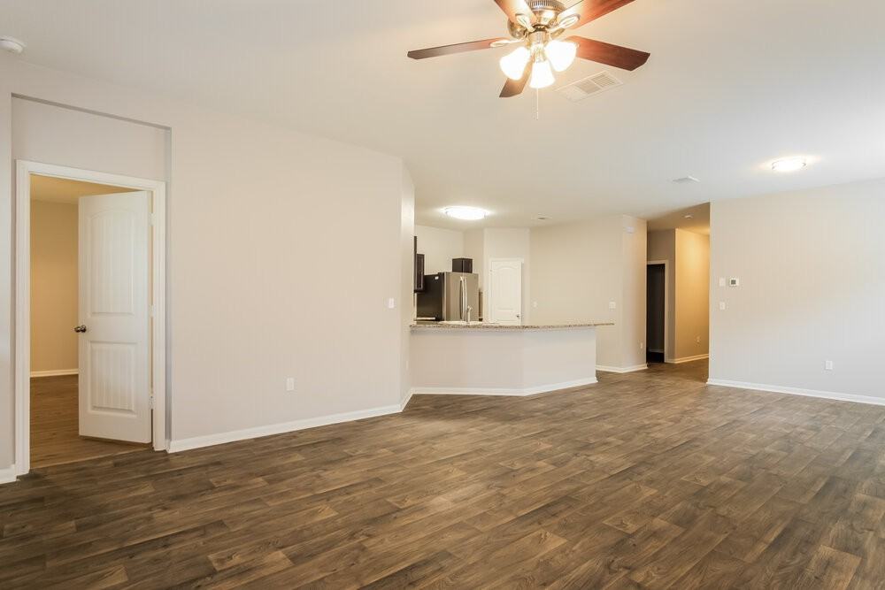 385 Cibolo Creek Dr - Photo 5 of 16