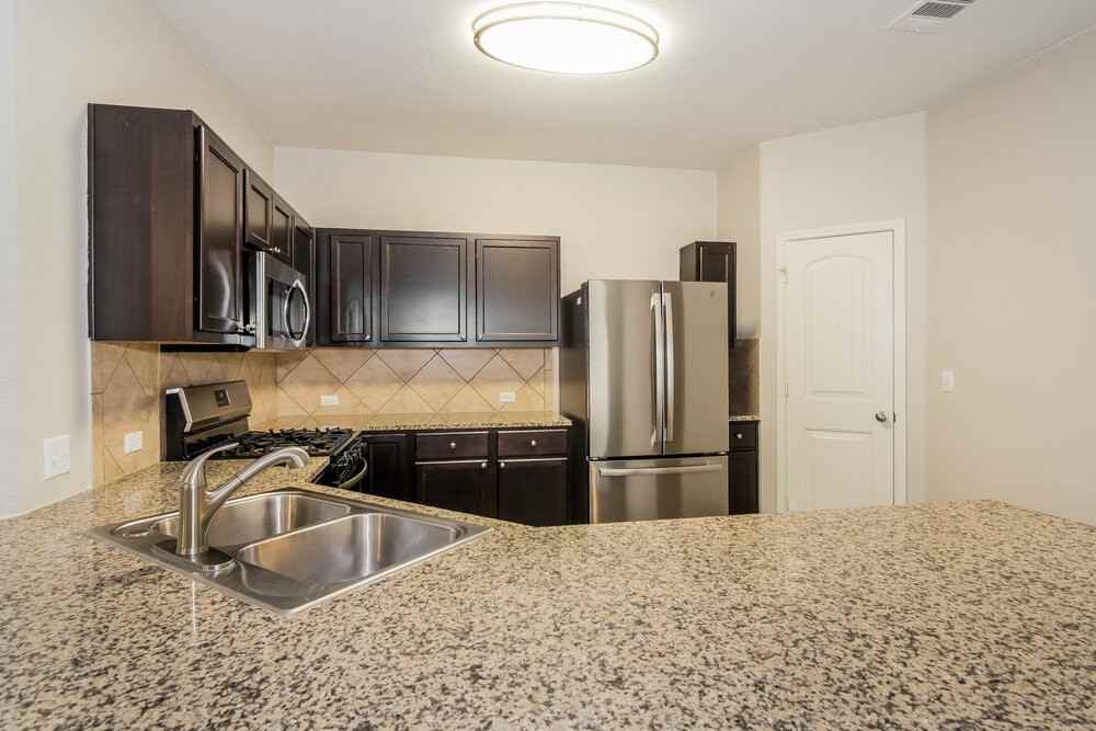 385 Cibolo Creek Dr - Photo 6 of 16