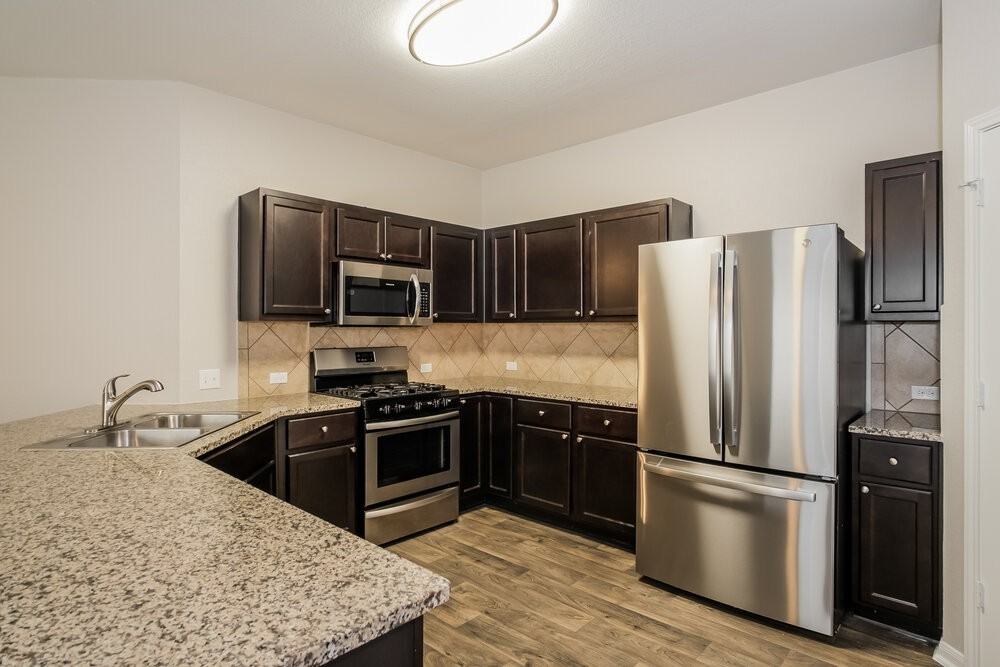 385 Cibolo Creek Dr - Photo 7 of 16