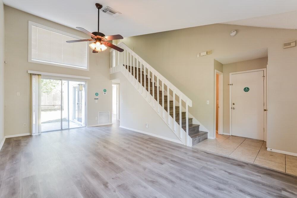 1280 Pin Oak Dr - Photo 5 of 17