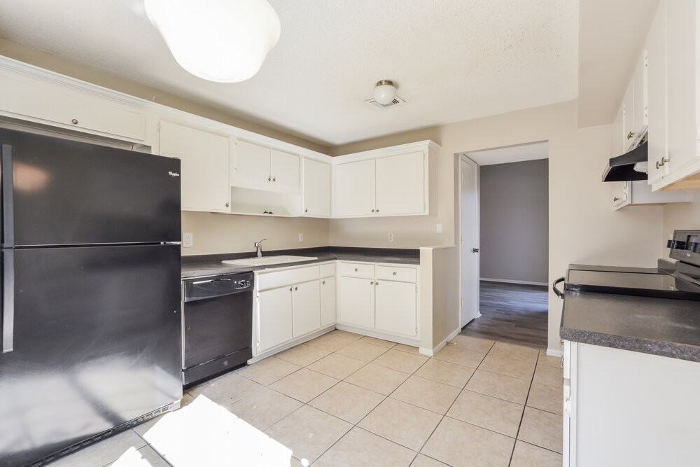 1280 Pin Oak Dr - Photo 7 of 17