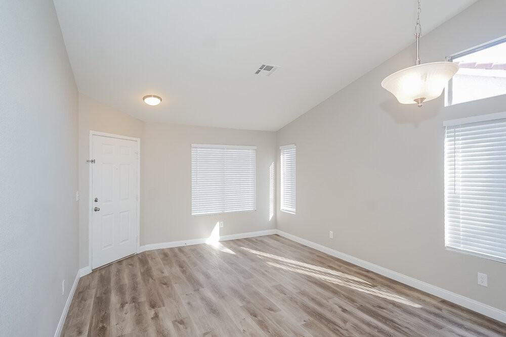 707 Heritage Point Dr - Photo 5 of 15