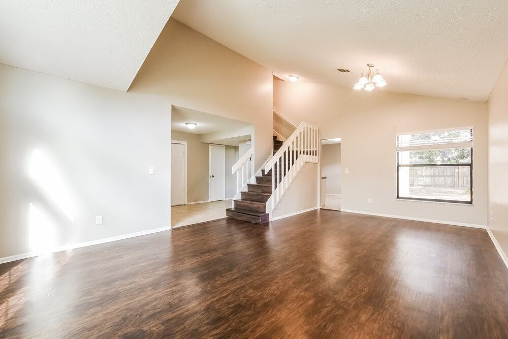 2733 Peggy Dr - Photo 4 of 17