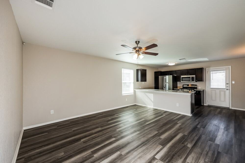 9723 Marbach Hl - Photo 3 of 16