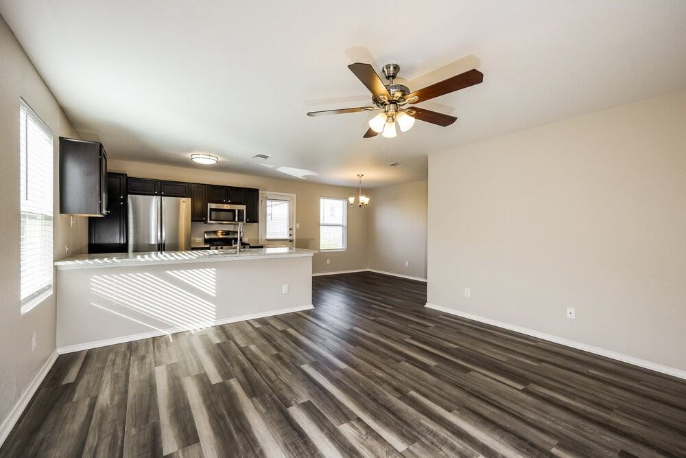 9723 Marbach Hl - Photo 4 of 16