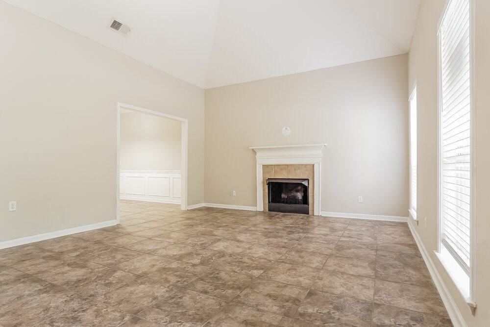 5741 Marchester Cir - Photo 4 of 16