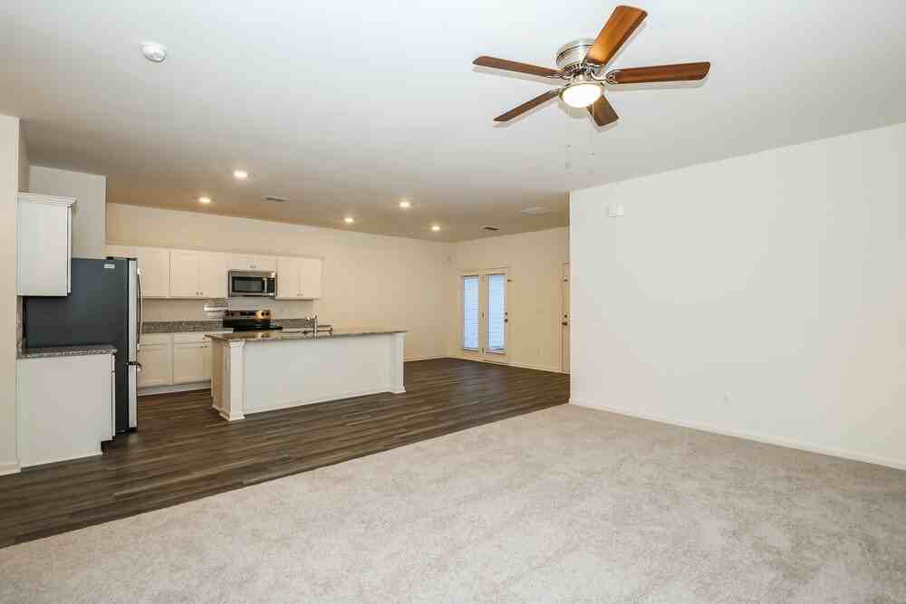 153 Hargrave Ave - Photo 5 of 17