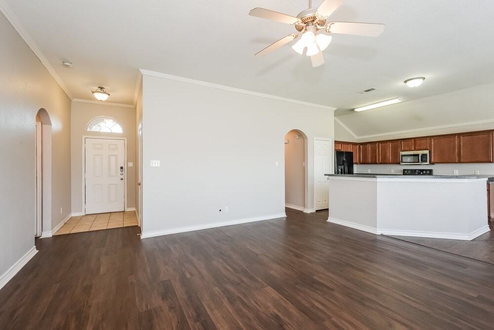 909 Crowder Dr - Photo 3 of 16