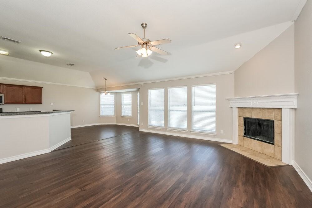 909 Crowder Dr - Photo 4 of 16