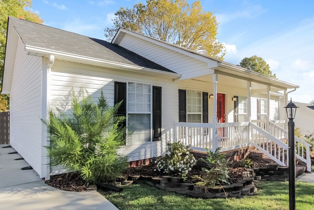 2509 Scott St - Photo 4 of 16