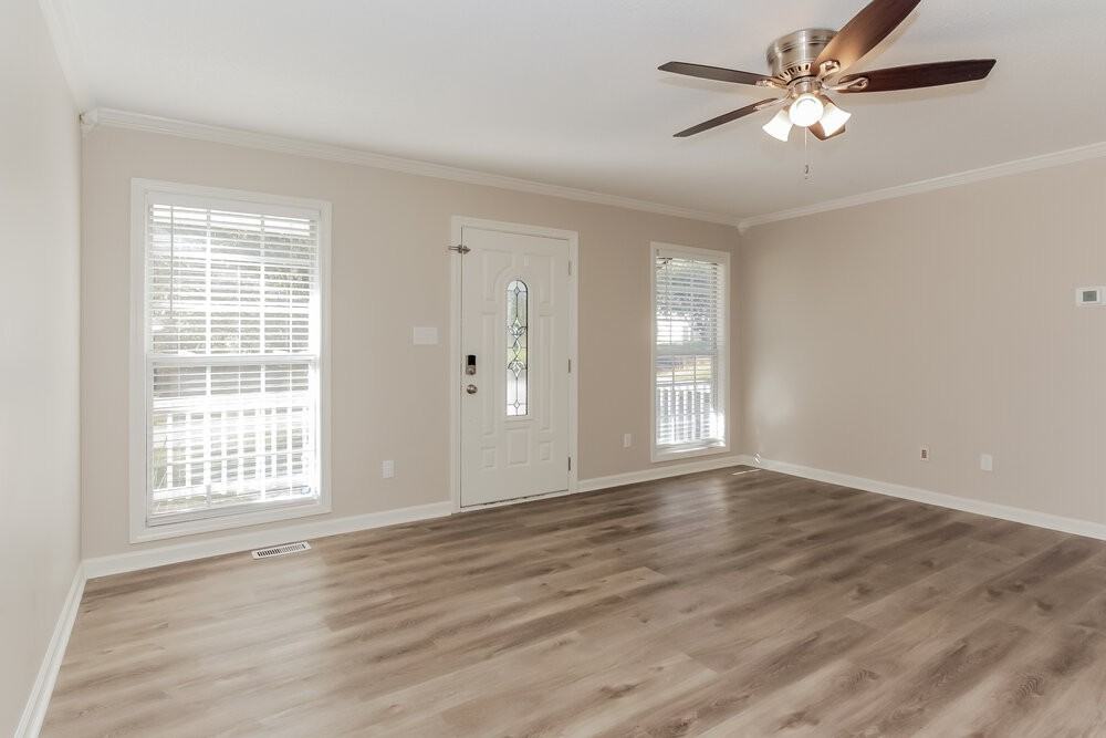 2509 Scott St - Photo 5 of 16