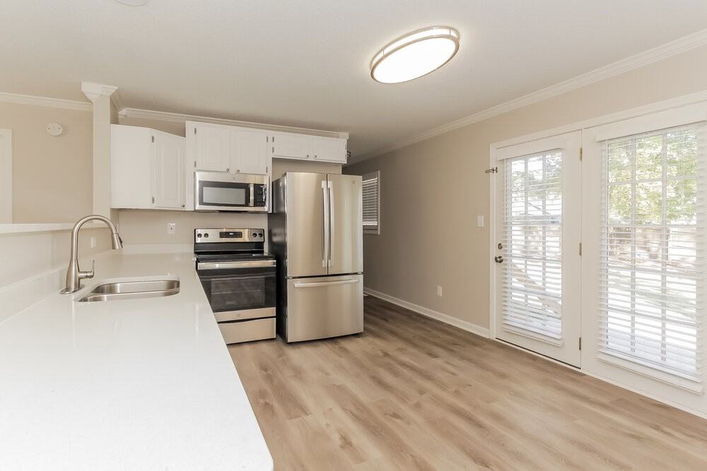 2509 Scott St - Photo 7 of 16