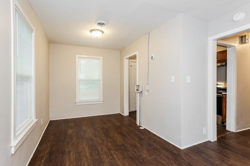 2969 Myra St - Photo 5 of 16