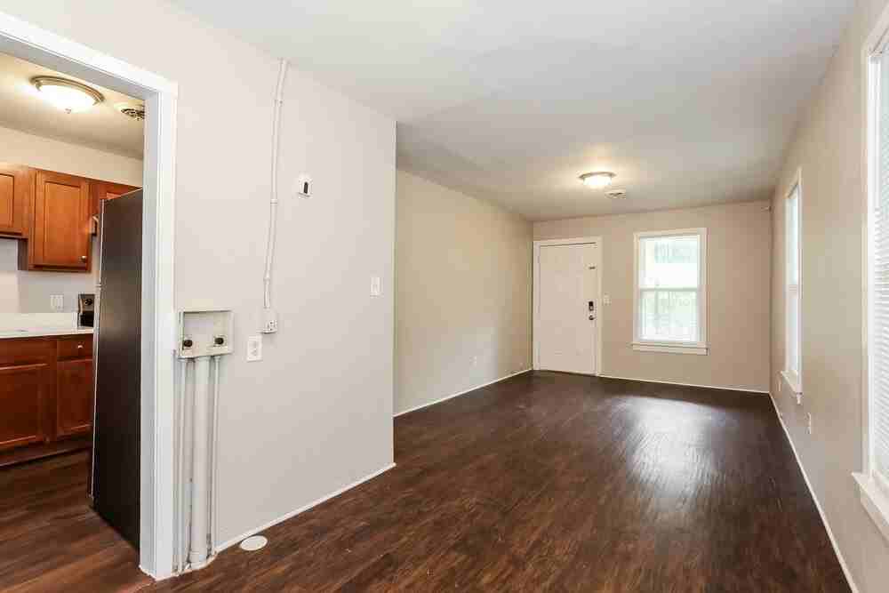 2969 Myra St - Photo 6 of 16