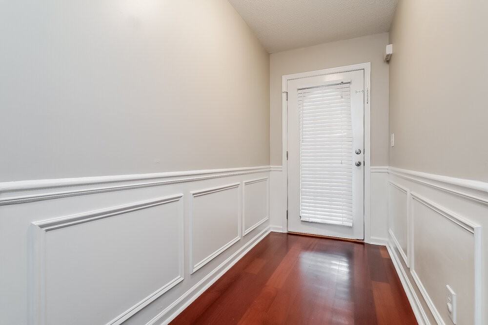 385 Hidden Creek Ln - Photo 4 of 18