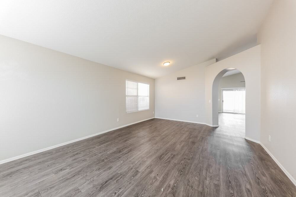 2709 N 122nd Ave - Photo 3 of 16