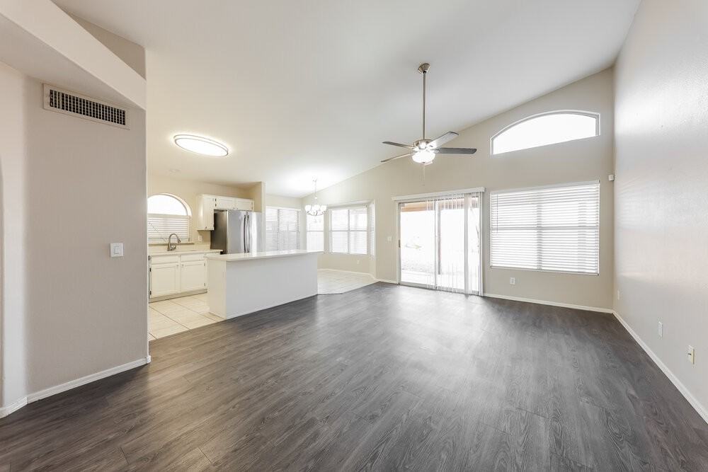 2709 N 122nd Ave - Photo 7 of 16