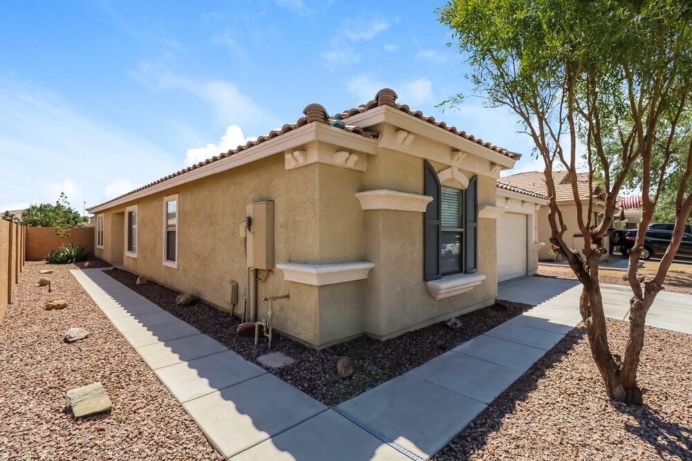 25641 W Nancy Ln - Photo 3 of 16